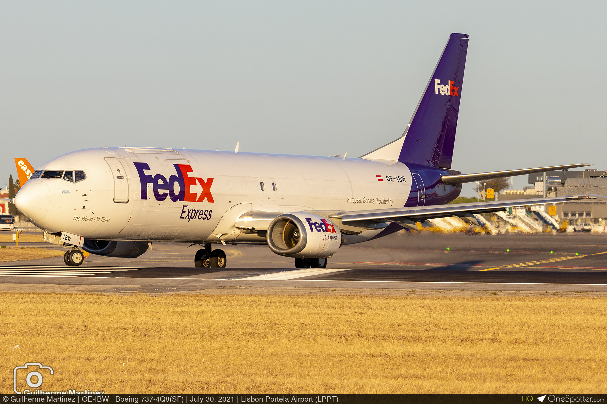 OE-IBW FedEx Express Boeing 737-4Q8(SF), MSN 25109 | OneSpotter.com