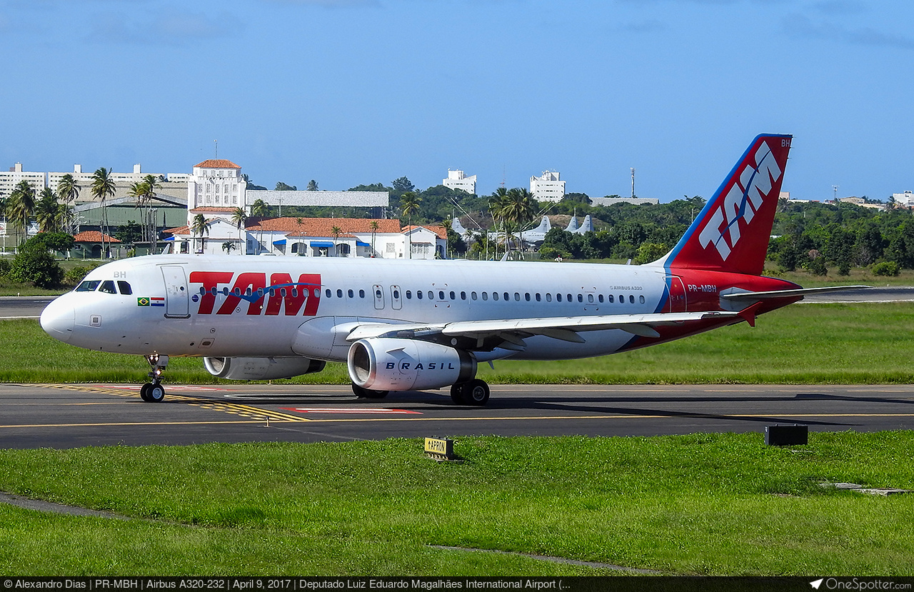 PR-MBH LATAM Airlines Brasil Airbus A320-232 Photo by Elyel Natã de  Oliveira, ID 1524884