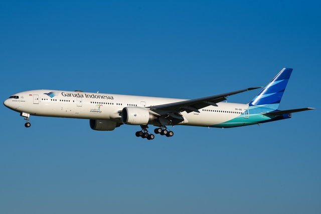 航空機・ヘリコプター Boeing 777-300ER Garuda Indonesia PK-GIE 9613by5vpr3KqBlonAP.jpg