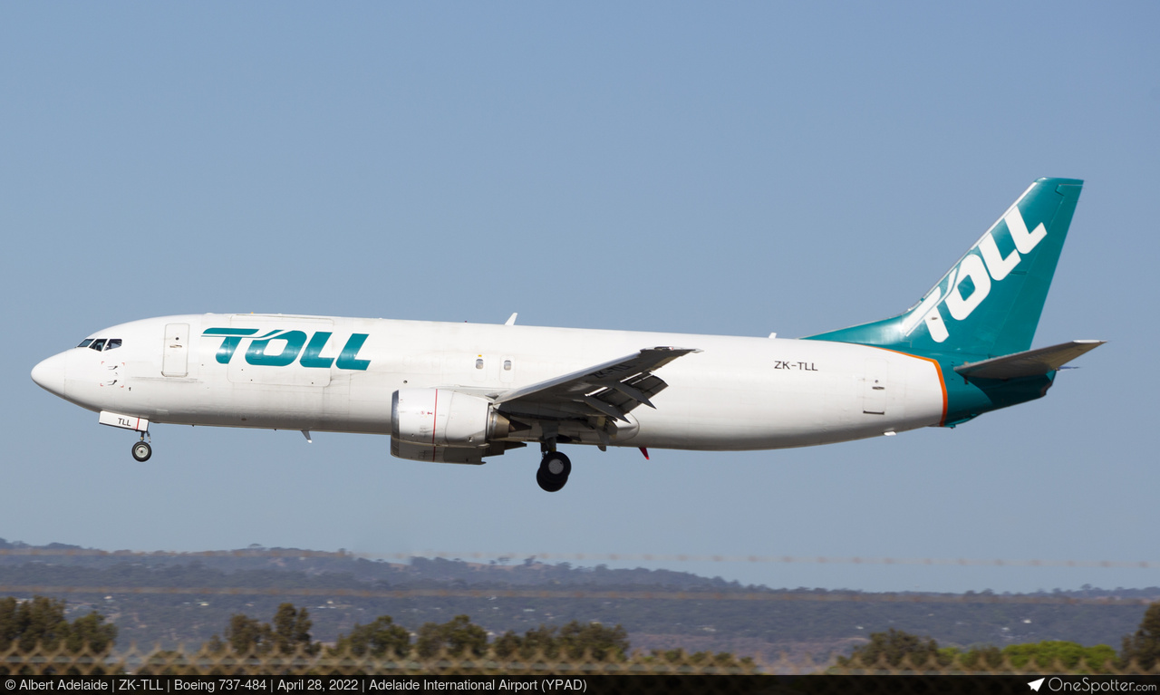 ZK-TLL Team Global Express Boeing 737-484(SF), MSN 25362