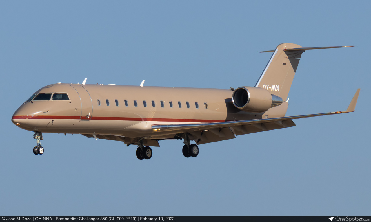 Aircraft14機、Passenger1機 Japan's C-2 Cargo Jet Absolutely Dwarfs The C-1 It Was