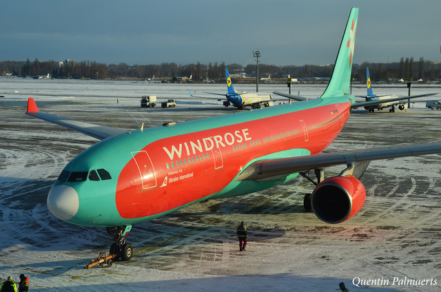 Aviationtag A330 ウクライナのWindrose 航空 【公式通販】