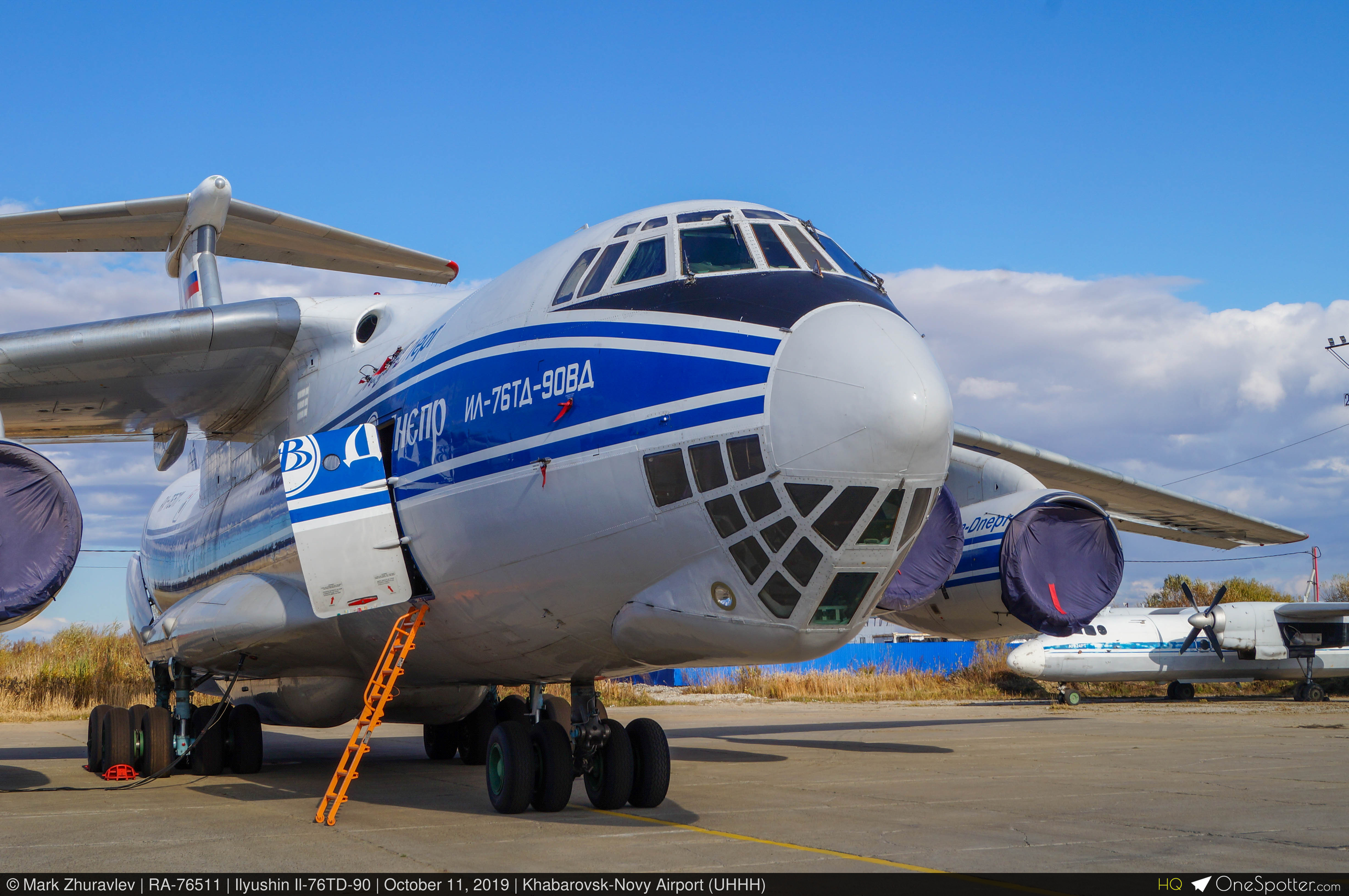 貨物機模型 VOLGA DNEPR IL76TD-90VD 1/200 さ