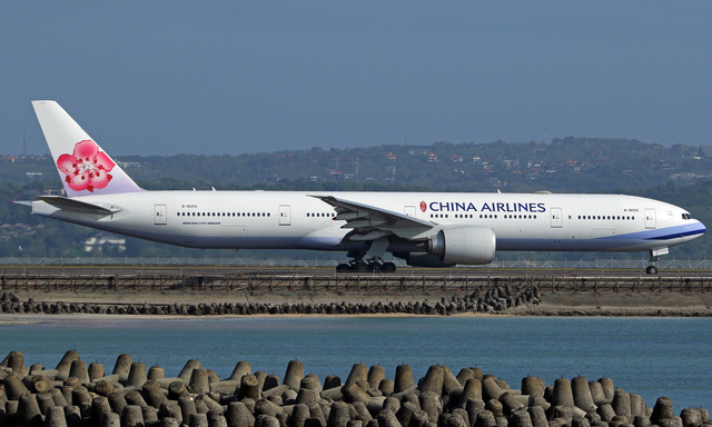 B-18055 - China Airlines Boeing 777-36N/ER, MSN 41823 | OneSpotter.com