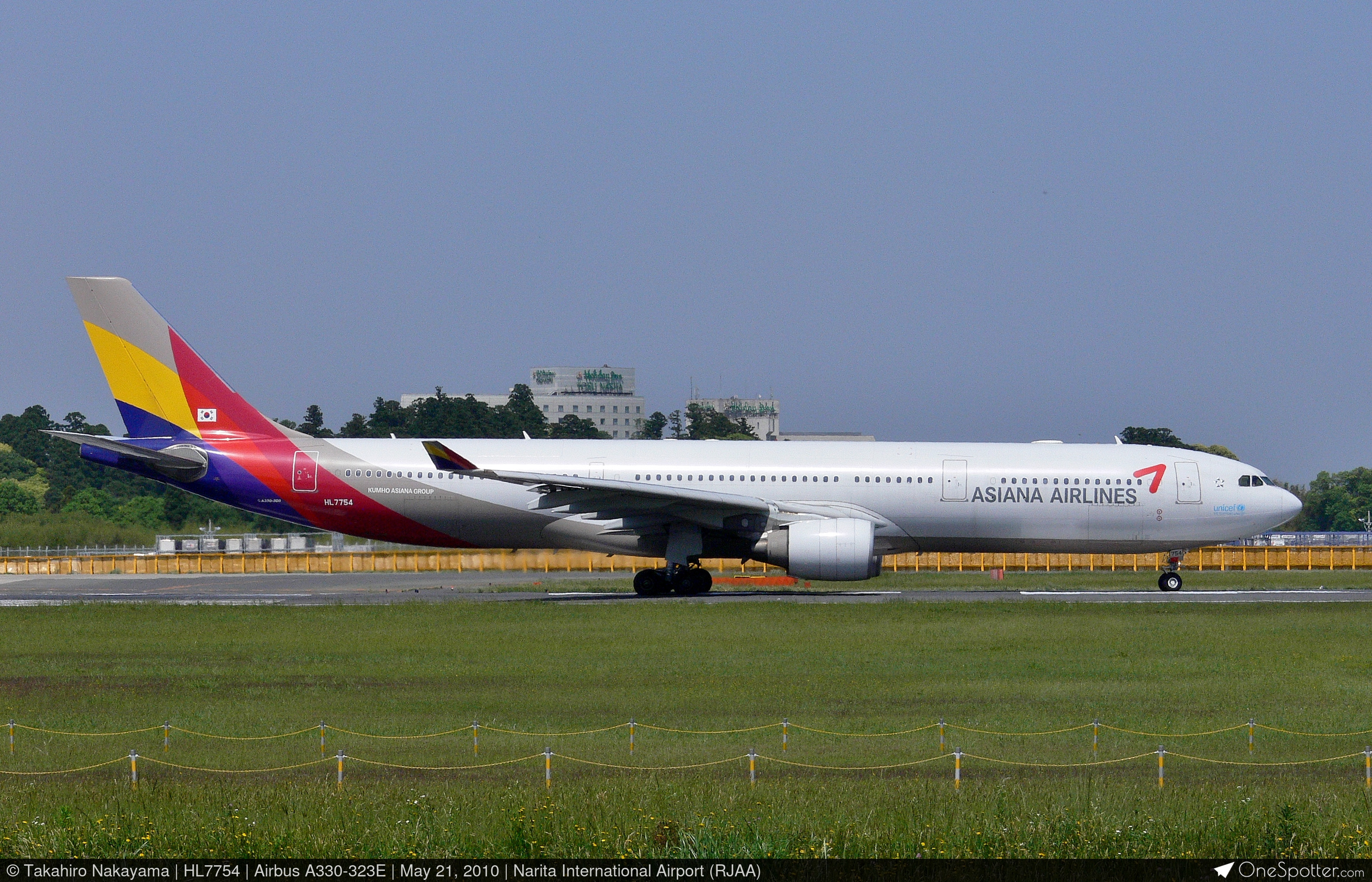 HL7754 - Airbus A330-323E, Asiana Airlines | OneSpotter.com