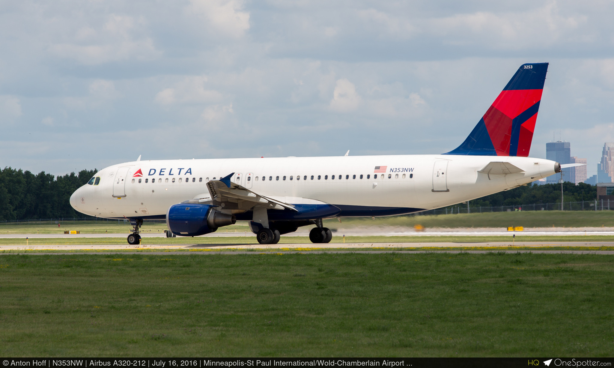 N353NW - Delta Air Lines Airbus A320-212, MSN 786 | OneSpotter.com