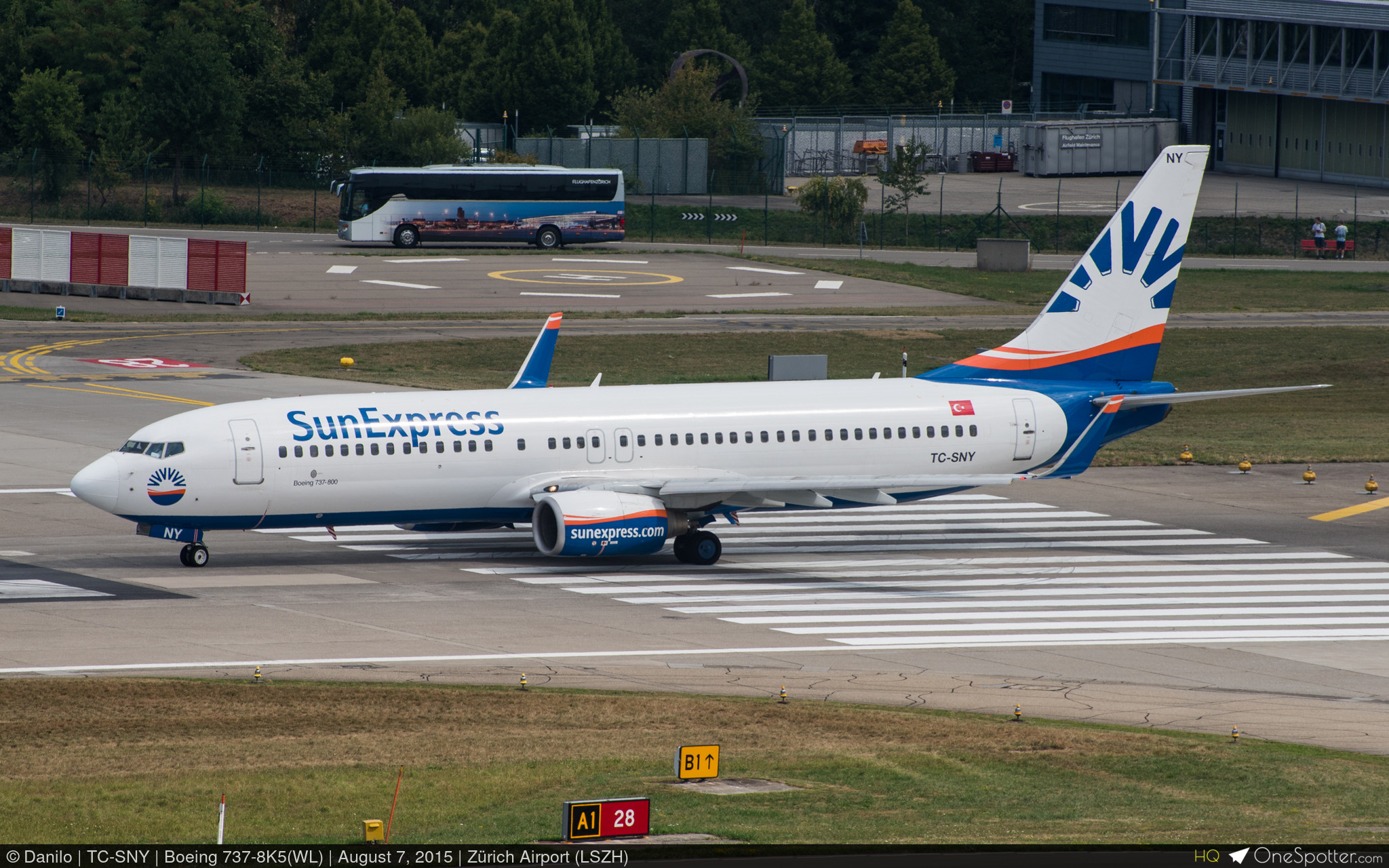 LY-BFM Private Boeing 737-8K5(WL), MSN 27981 | OneSpotter.com