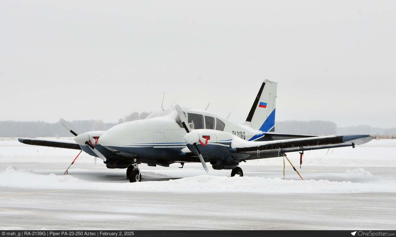 Piper PA-23 | OneSpotter.com