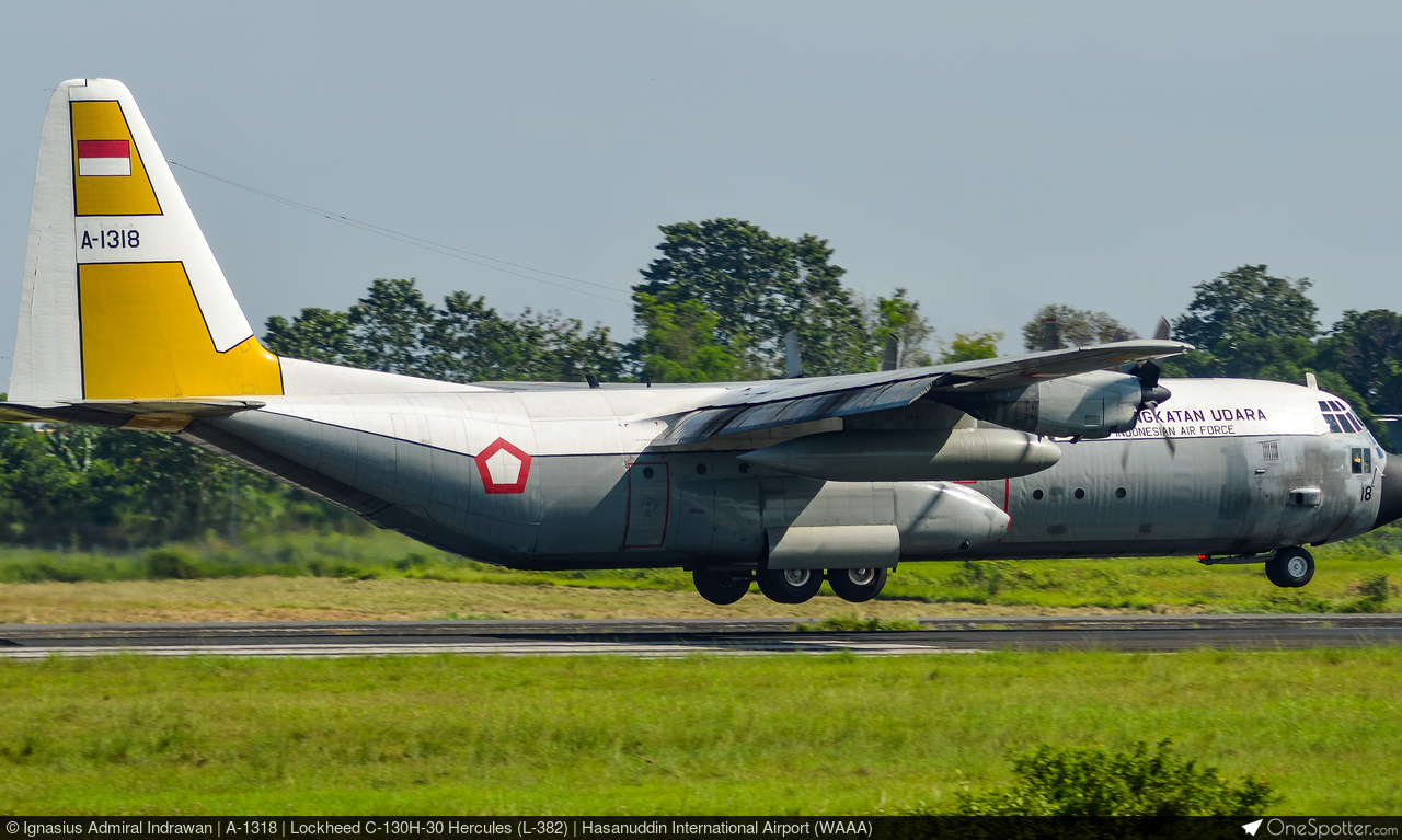 日本海上自衛隊 Lockheed C-130R Hercules (L-382) A-1318 - Indonesian Air Force Lockheed C-130H-30 Hercules (L-382