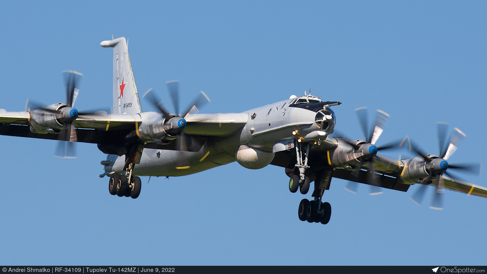 RF-34109 - Tupolev Tu-142MZ, Russian Navy | OneSpotter.com