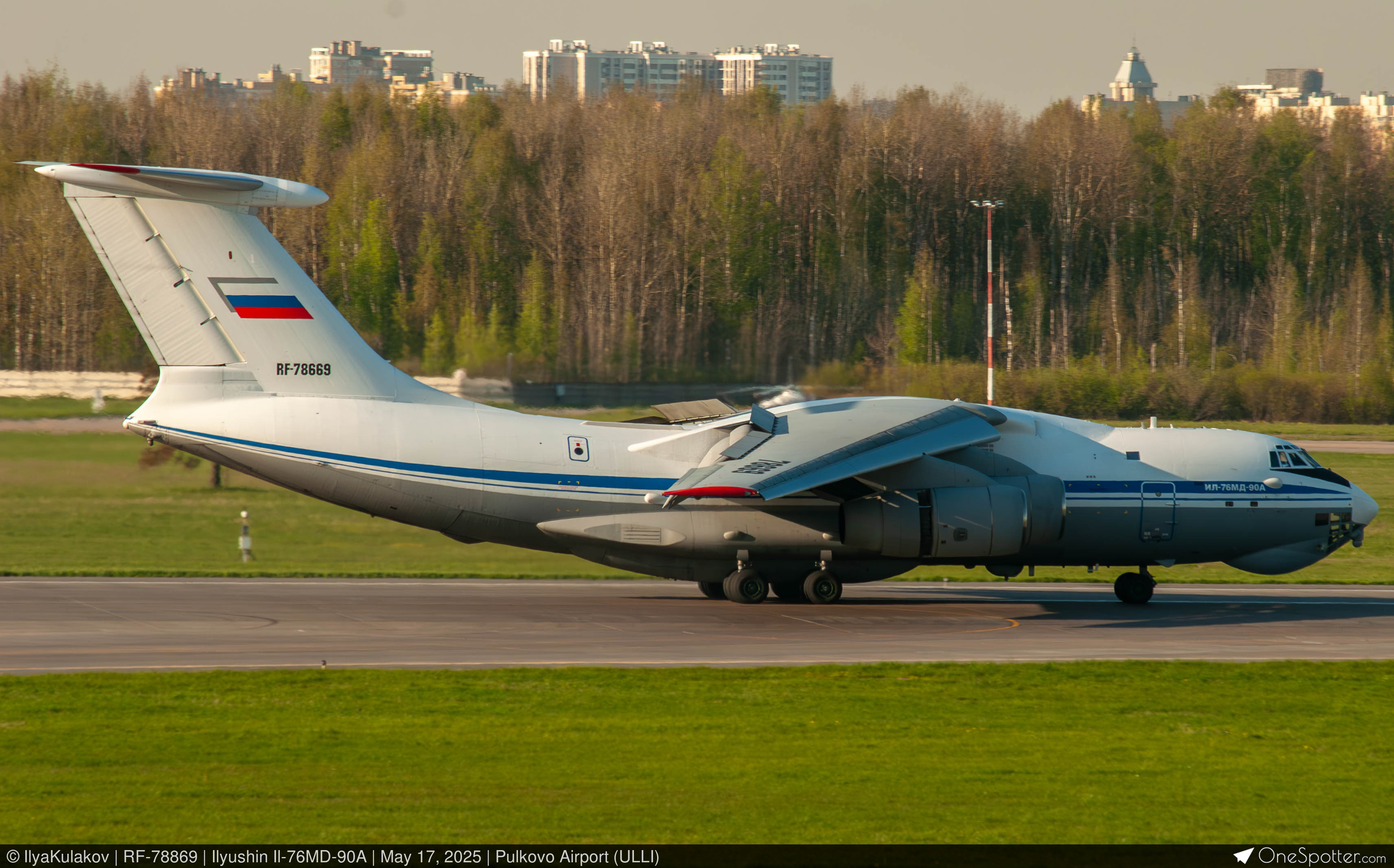 RF-78869 - Ilyushin Il-76MD-90A, Russia - Air Force | OneSpotter.com