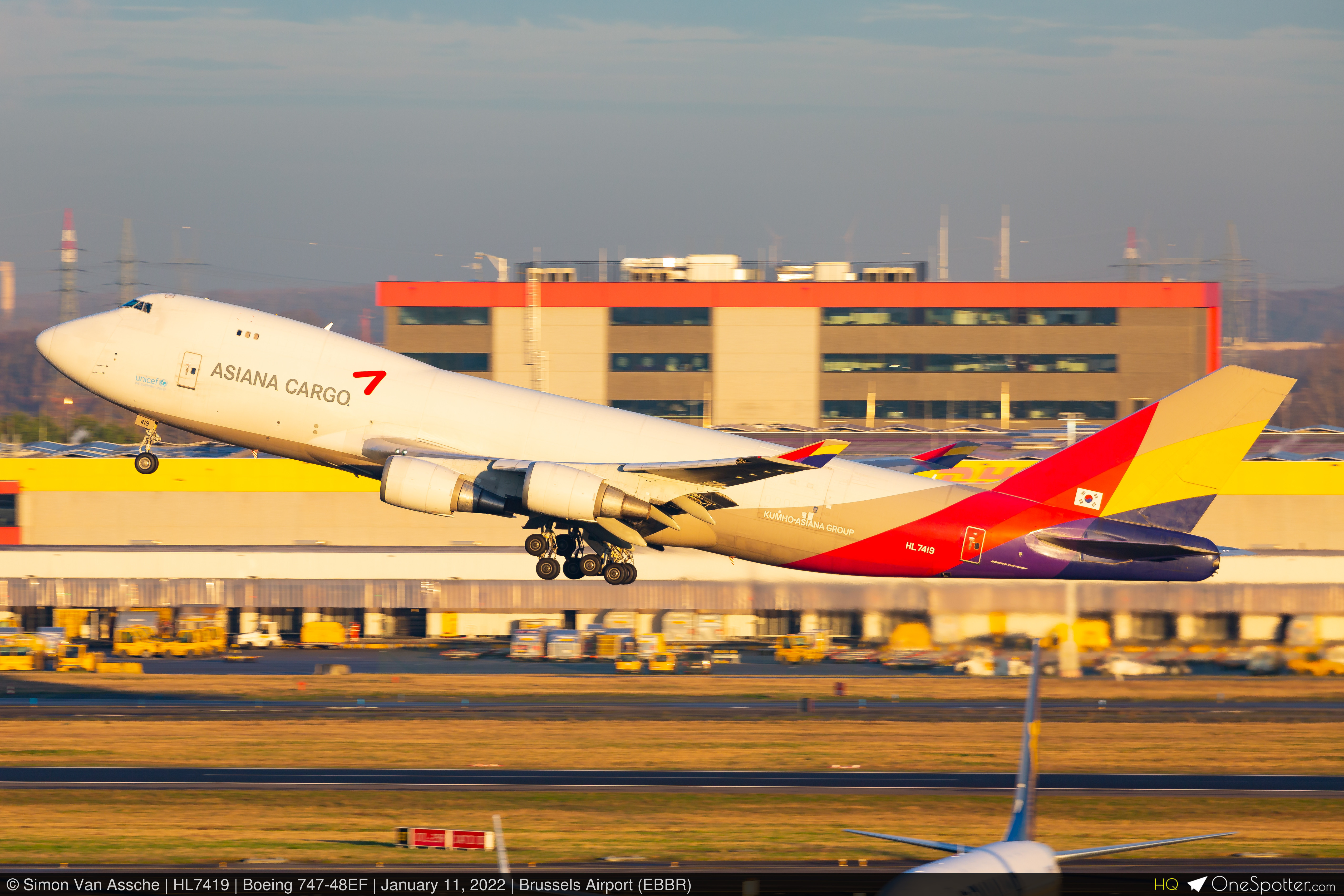HL7419 - Asiana Airlines Boeing 747-48EF, MSN 25781 | OneSpotter.com
