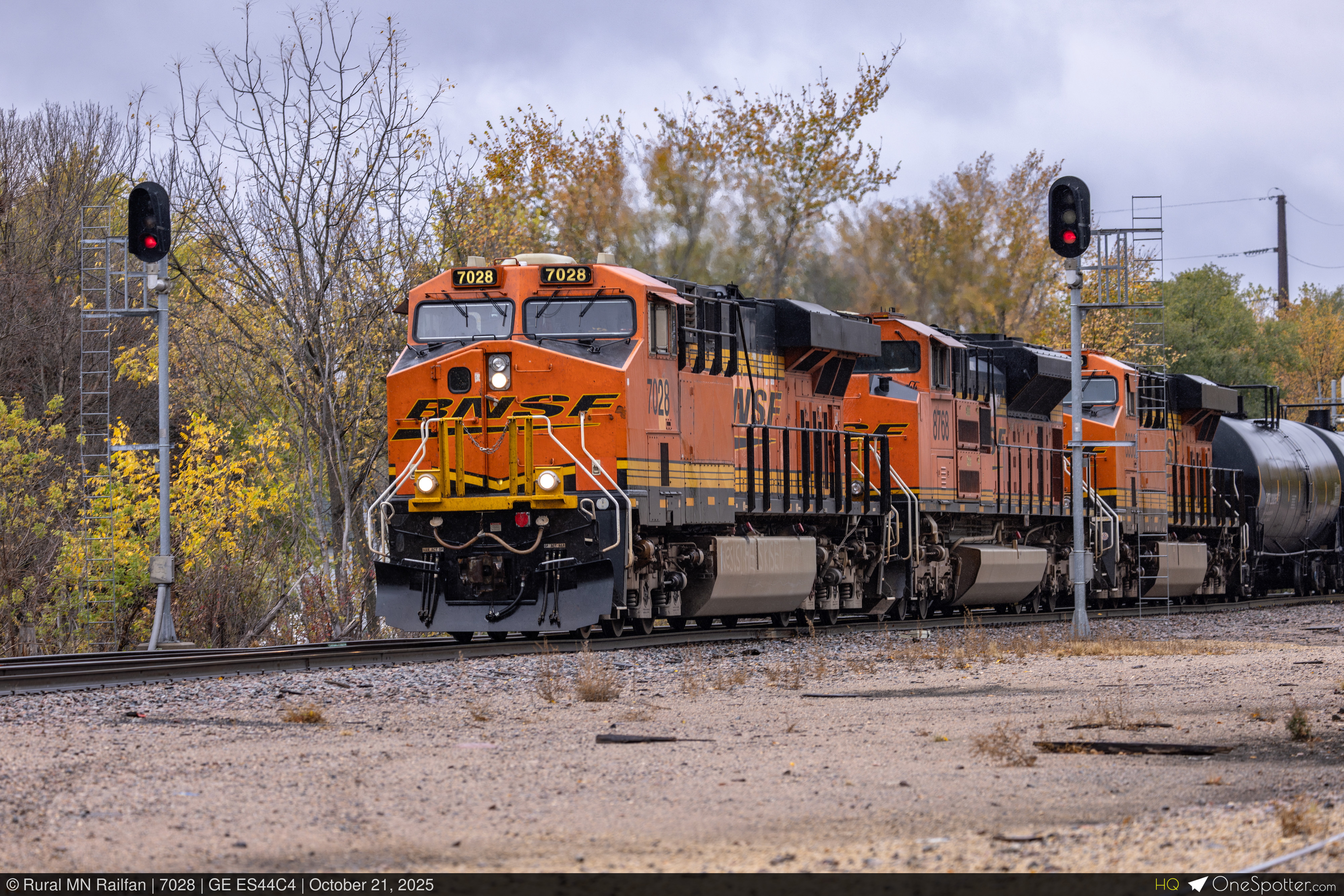 BNSF 7028 - BNSF Railway GE ES44C4, Serial 60962 | OneSpotter.com
