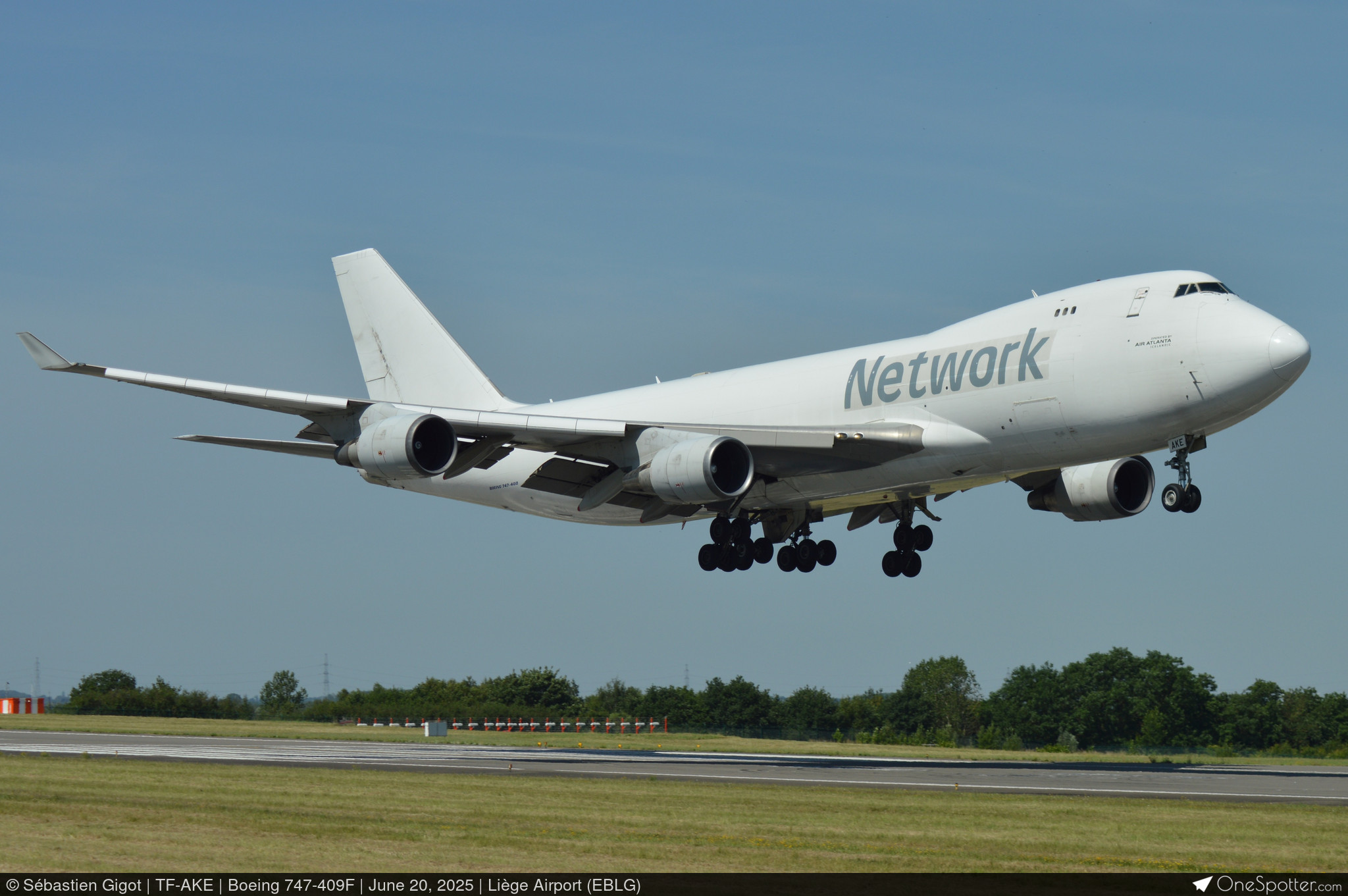 TF-AKE - Boeing 747-409F, Air Atlanta Icelandic | OneSpotter.com