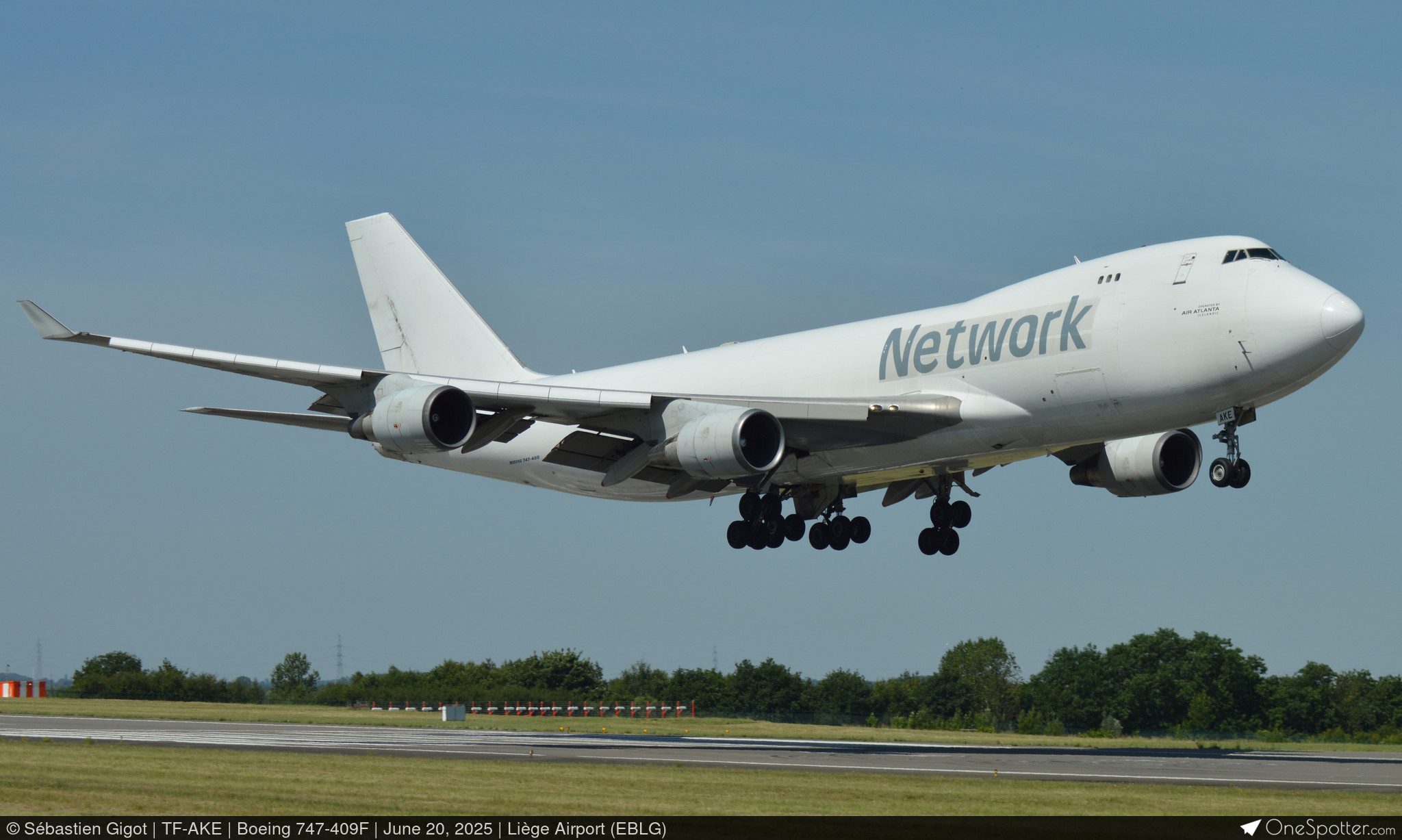 TF-AKE - Boeing 747-409F, Air Atlanta Icelandic | OneSpotter.com