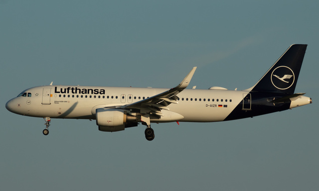 D-AIZR - Lufthansa Airbus A320-214(WL), MSN 5525 | OneSpotter.com