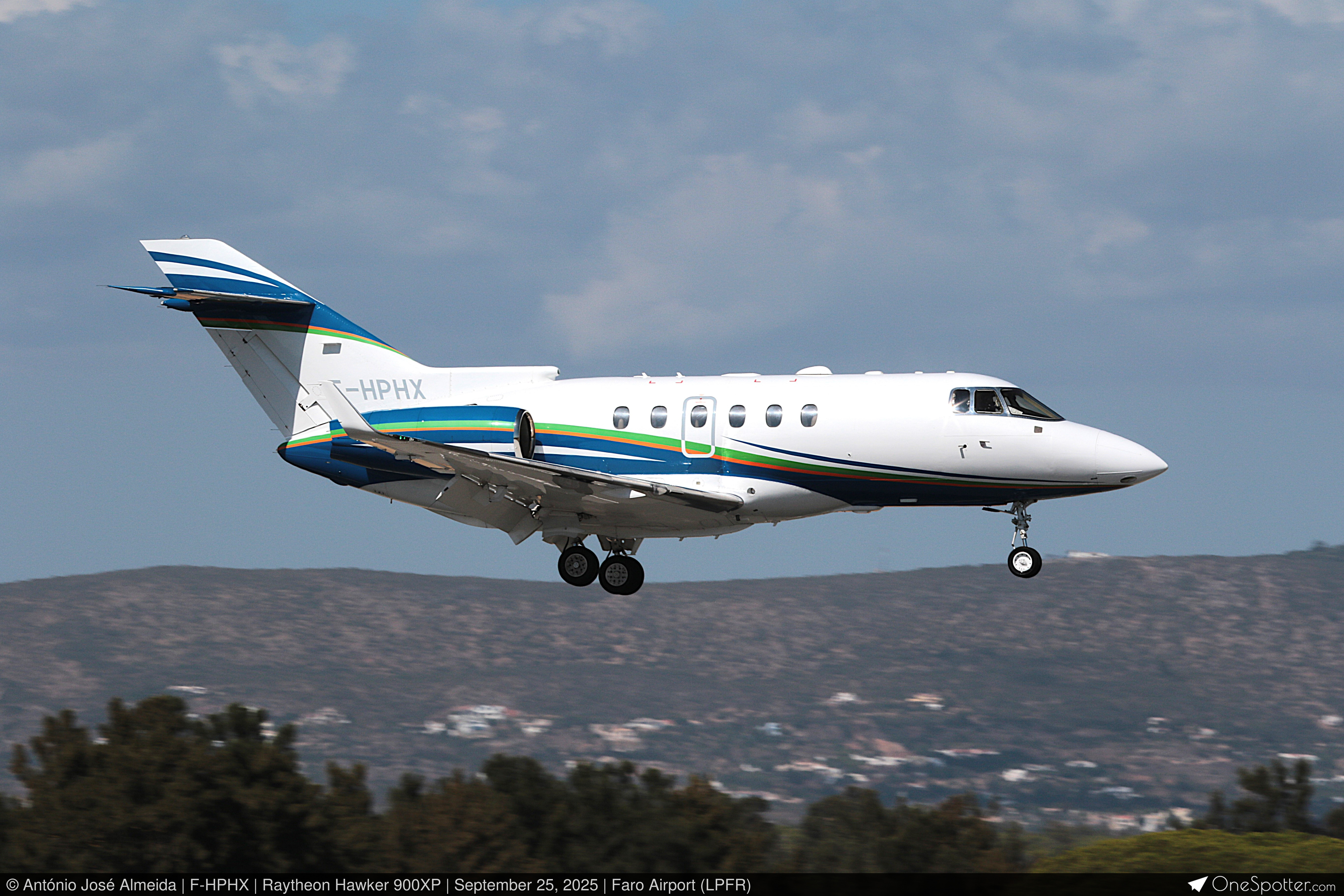 Vt Rfx F-HPHX - Raytheon Hawker 900XP, Valljet | OneSpotter.com
