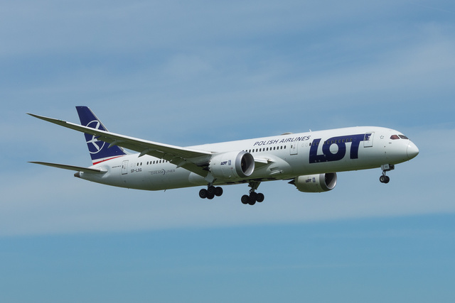 SP-LSG - Boeing 787-9 Dreamliner, LOT Polish Airlines | OneSpotter.com