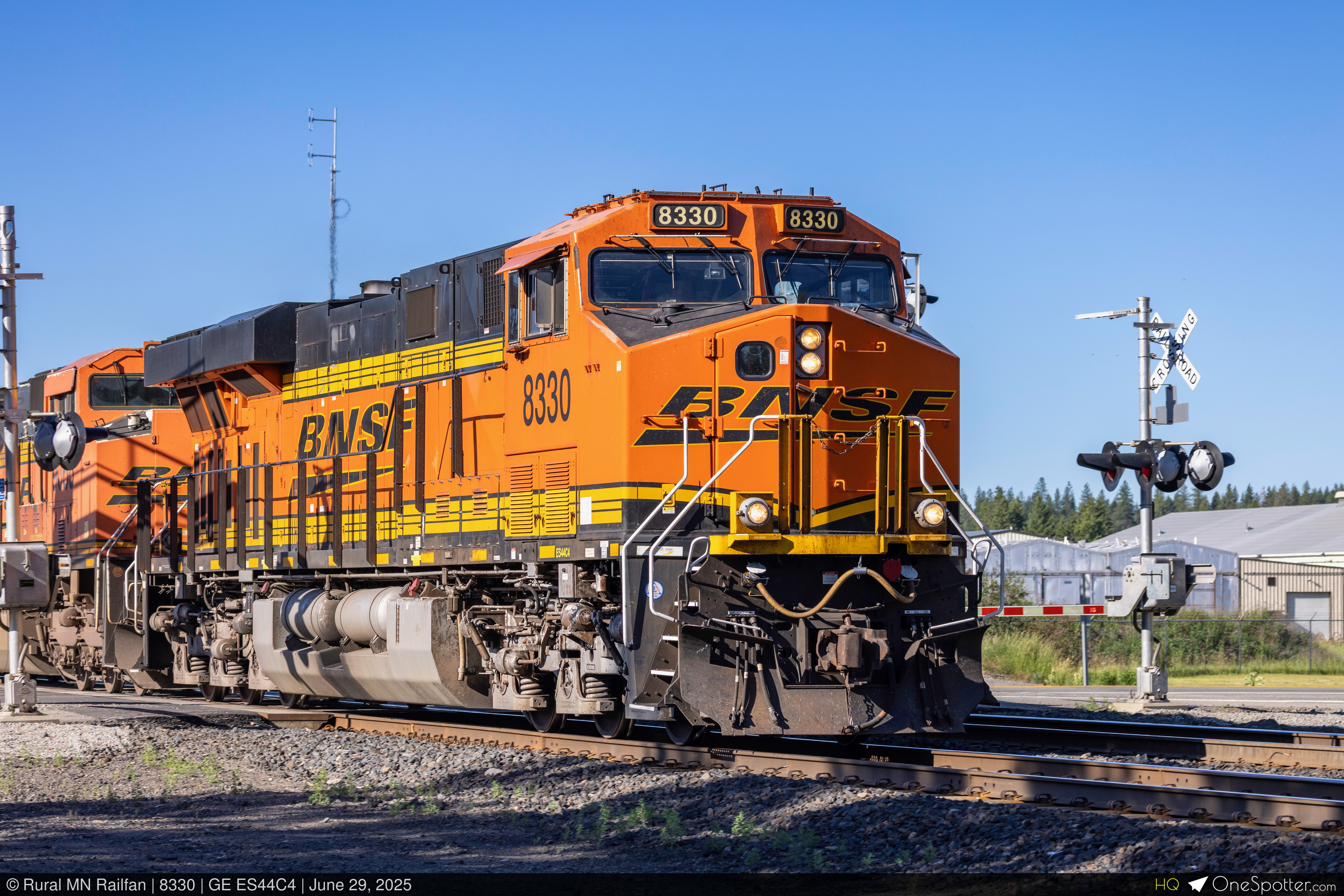 BNSF 8330 - BNSF Railway GE ES44C4, Serial 63094 | OneSpotter.com