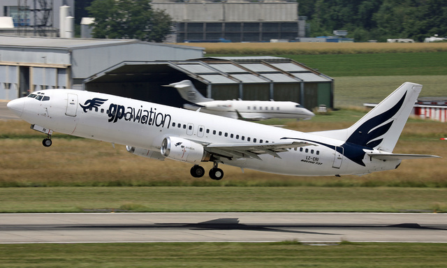 LZ-CRI - GP Aviation Boeing 737-446, MSN 28832 | OneSpotter.com