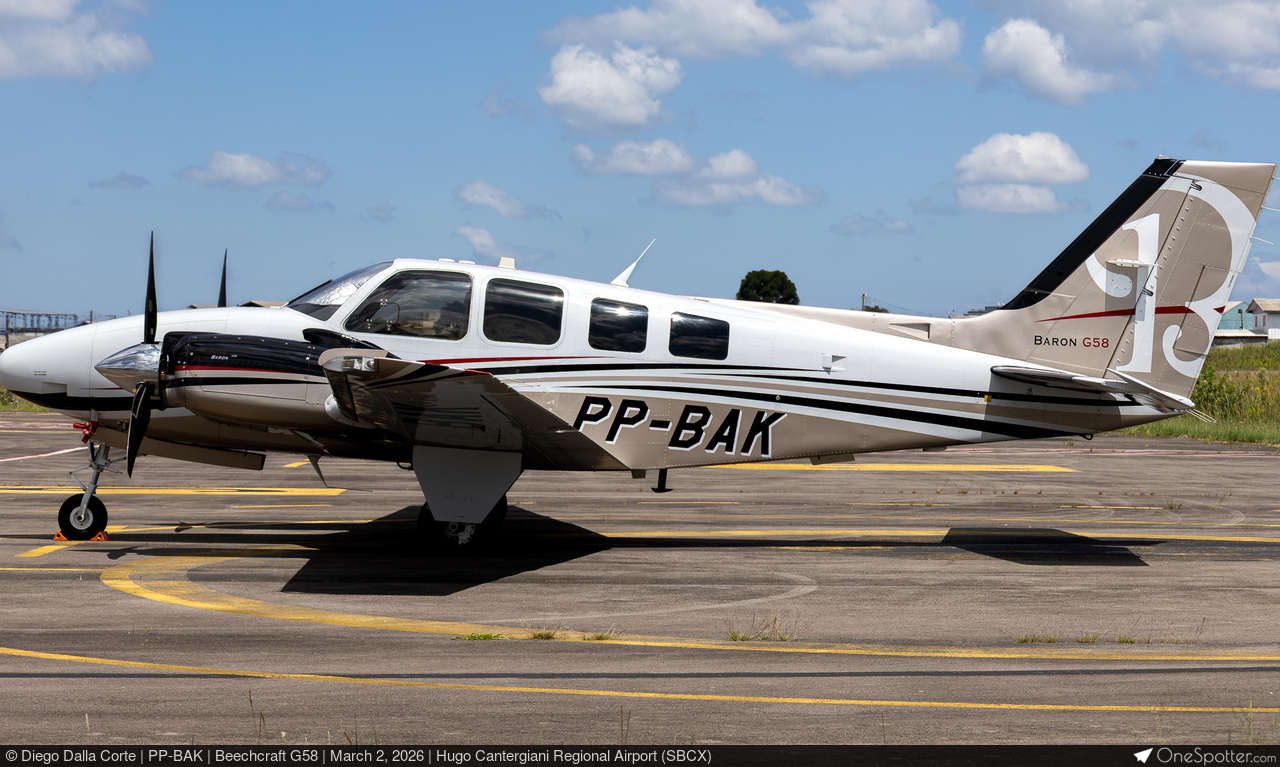 Baron☆様 Beechcraft 55 / 56 / 58 Baron | OneSpotter.com