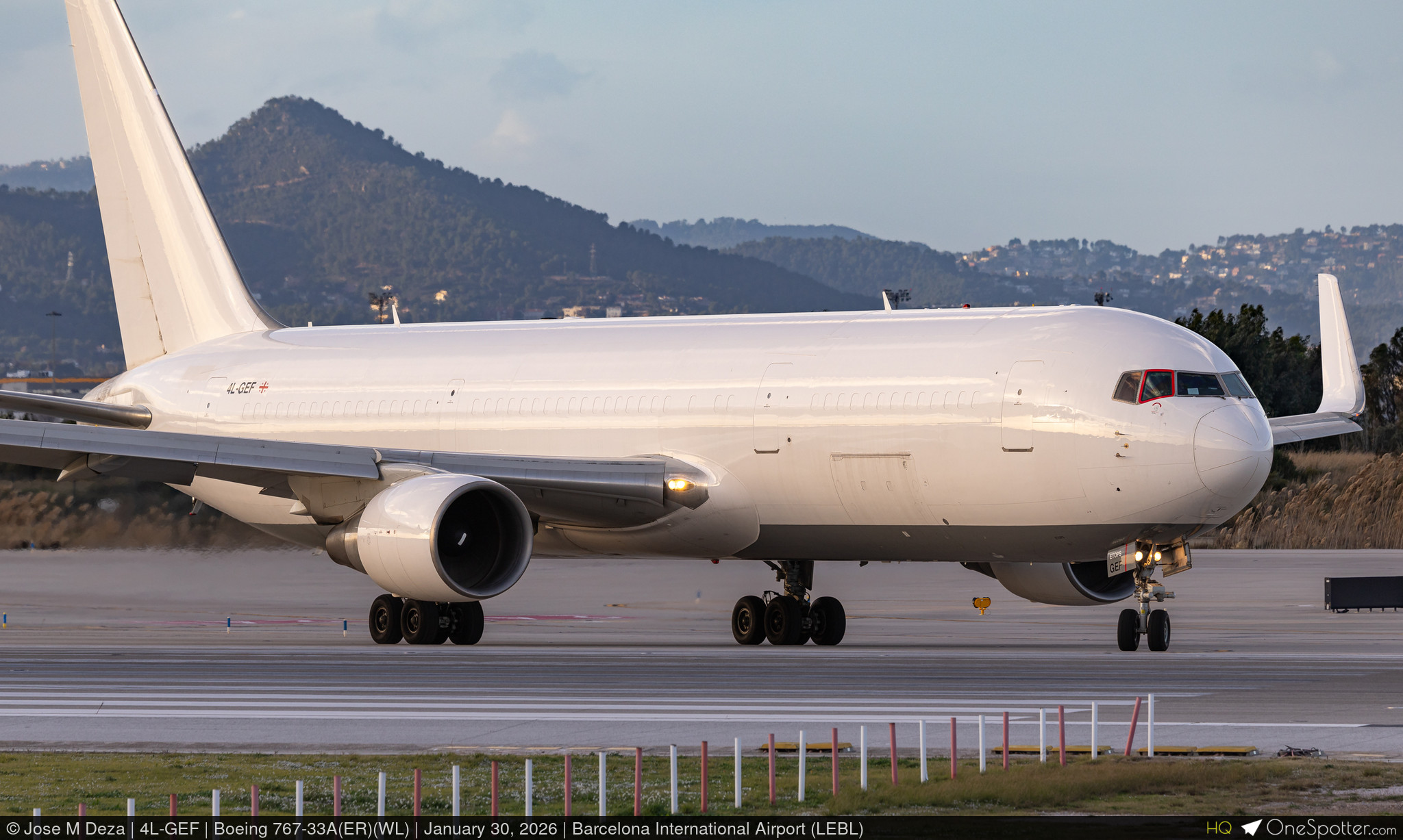 4L-GEF - Geosky Boeing 767-33A(ER)(WL), MSN 28141 | OneSpotter.com
