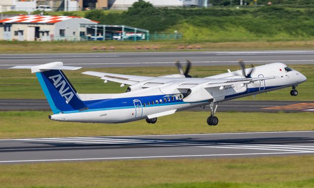 JA858A - Bombardier DHC-8-402, ANA Wings | OneSpotter.com