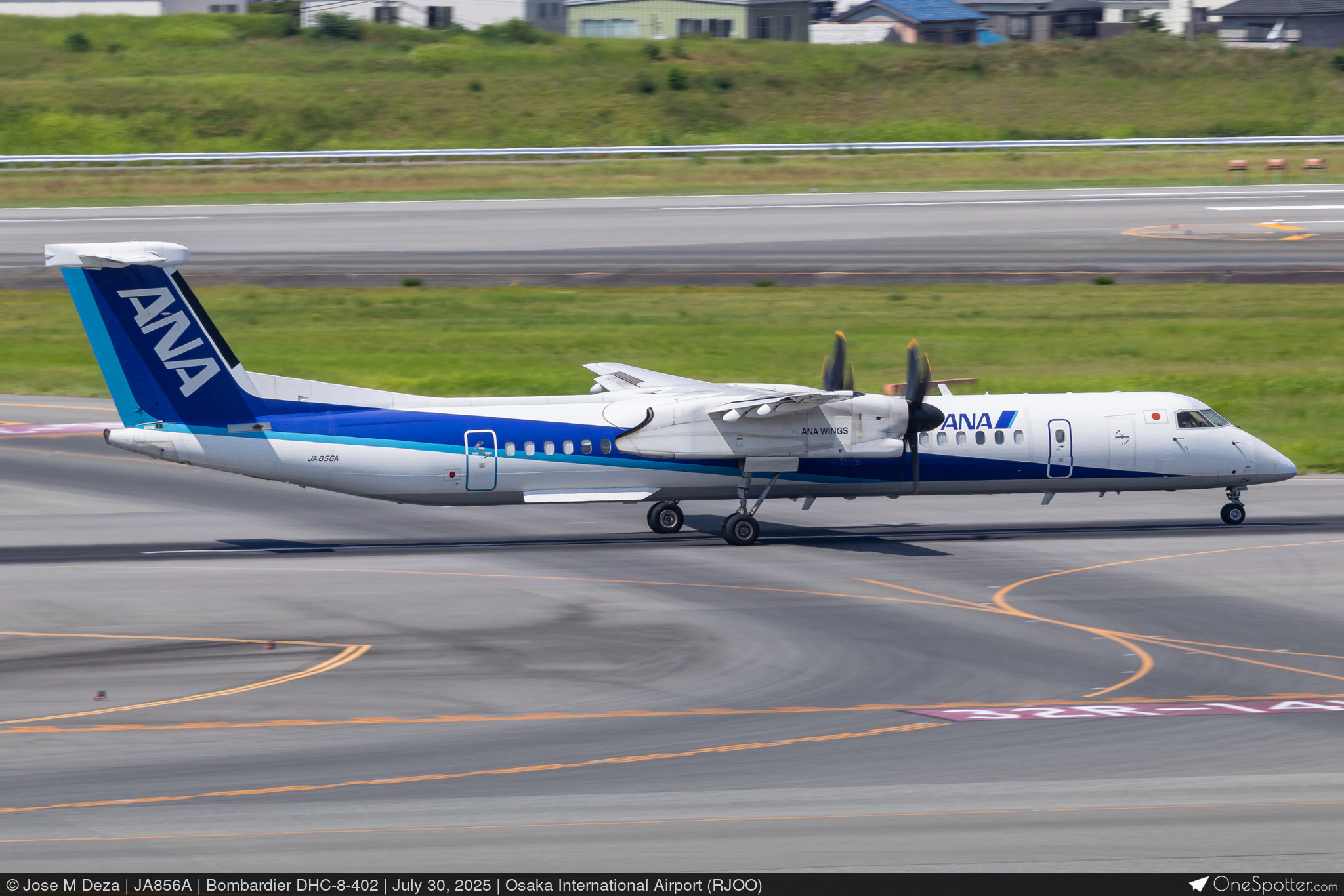 全日空商事 1/200 DHC-8-300 A-net(ANA WINGS) JA856A - Bombardier DHC-8-402, ANA Wings | OneSpotter.com