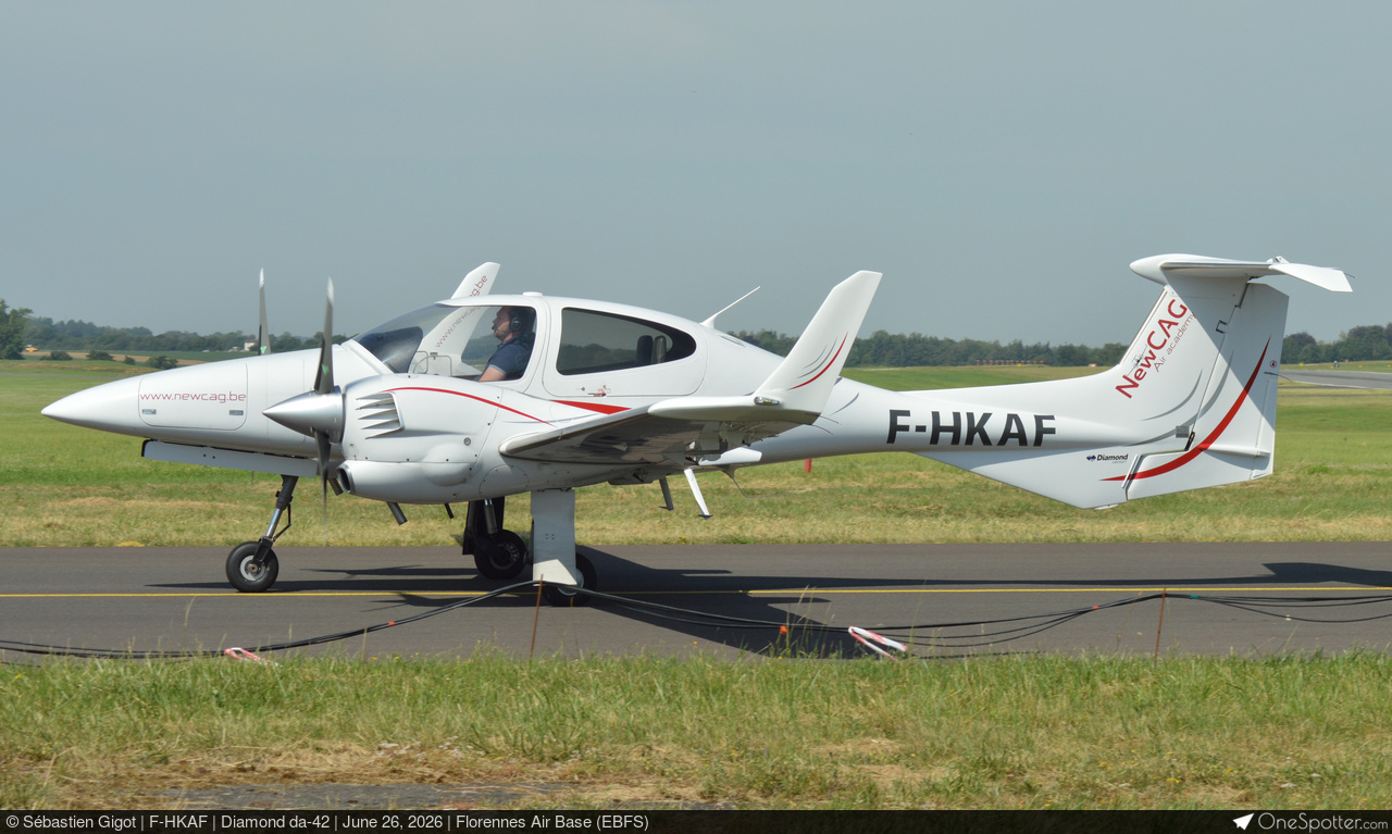 ダァ Diamond DA42 Twin Star | OneSpotter.com