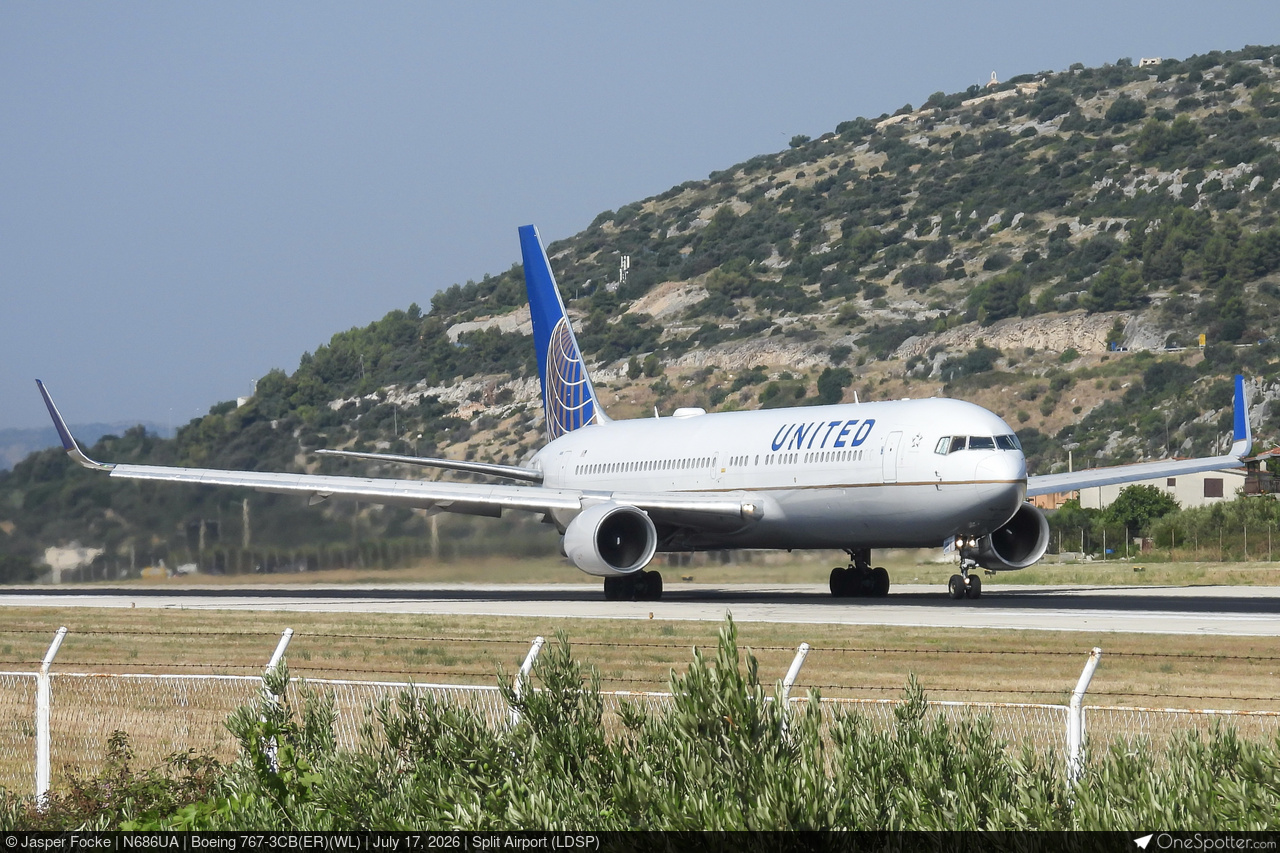 YOU☆ N686UA - United Airlines Boeing 767-3CB(ER)(WL), MSN 33468