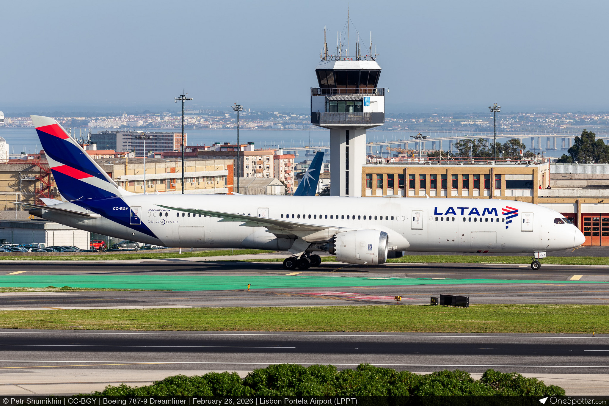 シナリー　R2 O9 C3 CC-BGY - LATAM Airlines Chile Boeing 787-9 Dreamliner, MSN 63311